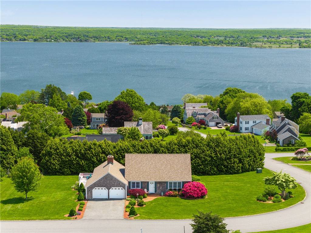 80 Sea Meadow DR, Portsmouth, RI 02871