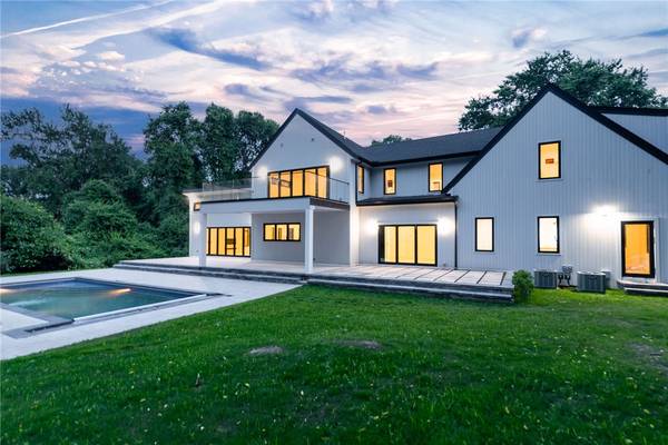 19 Castle RD, Narragansett, RI 02882