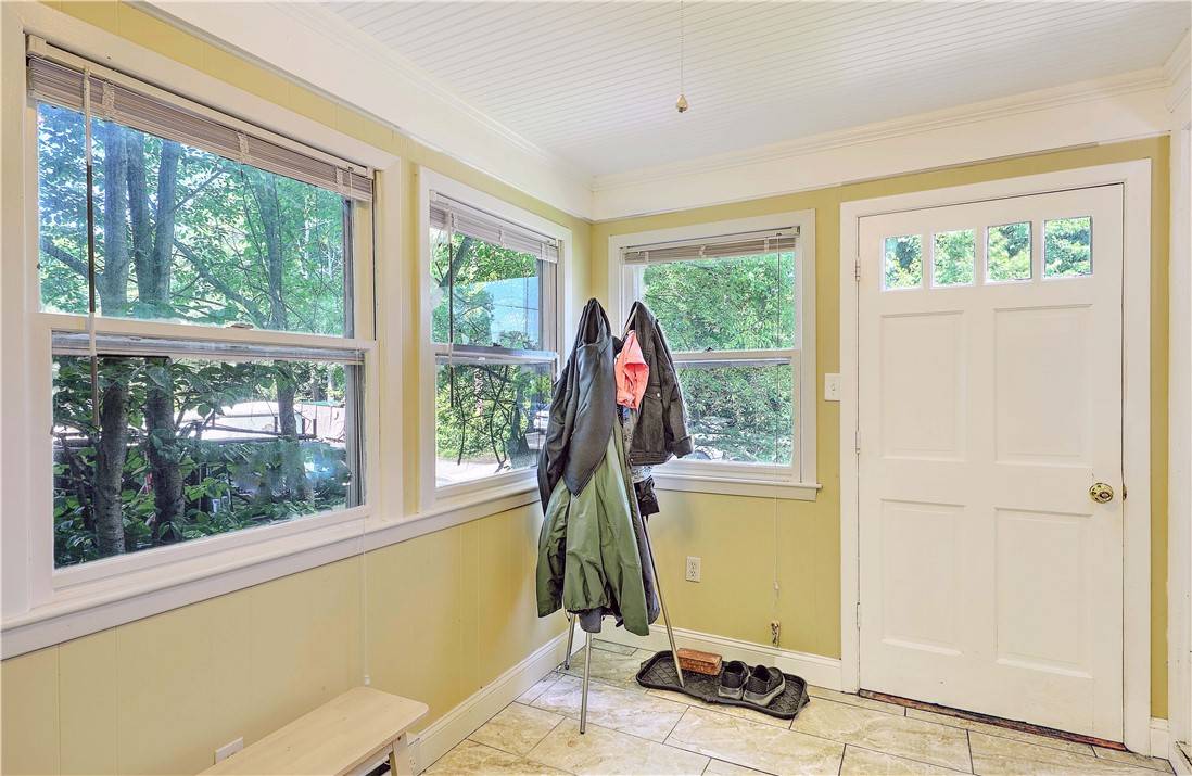 Warwick, RI 02888,14 Shirley ST