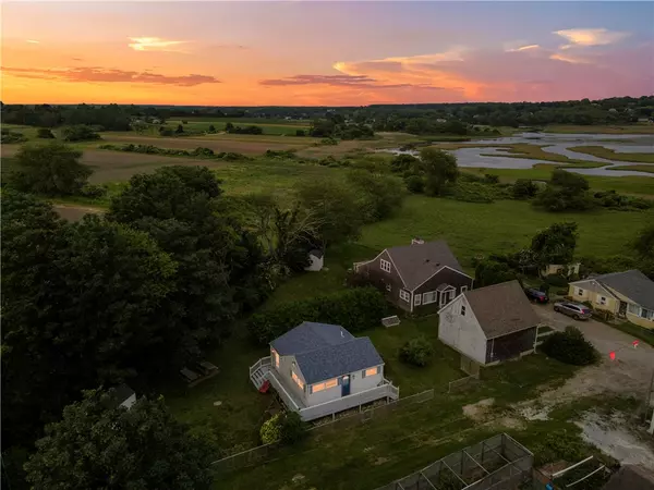 Tiverton, RI 02878,56 Grace ST