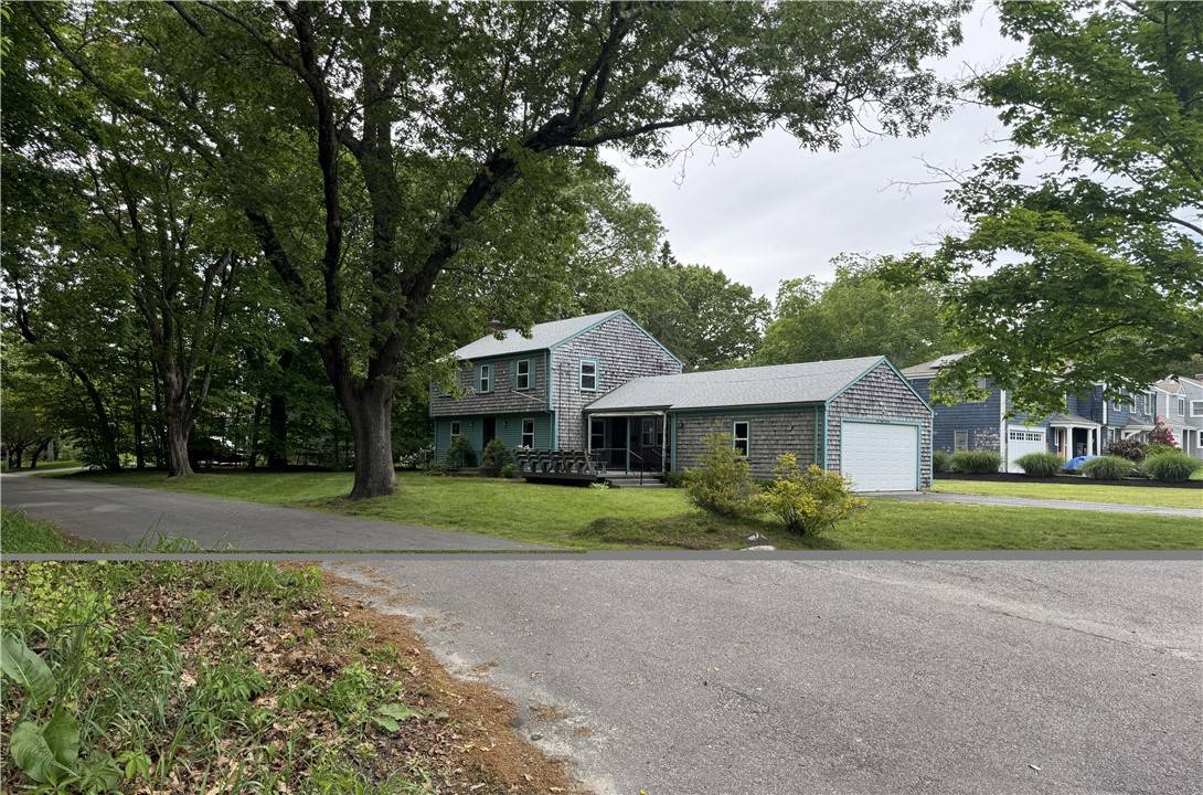 1 Grove ST, Barrington, RI 02806