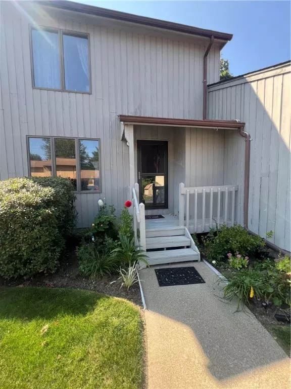 64 Kristee CIR #64, West Warwick, RI 02893