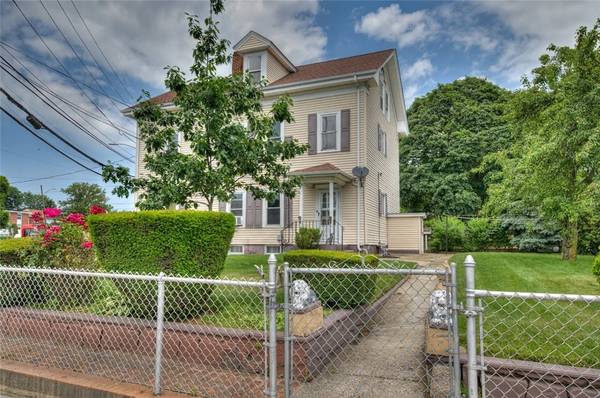 3 Smithfield AVE, Pawtucket, RI 02860
