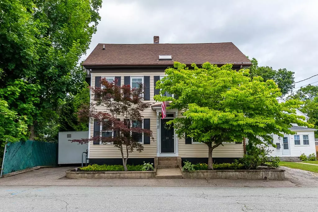 Warwick, RI 02886,15 North ST