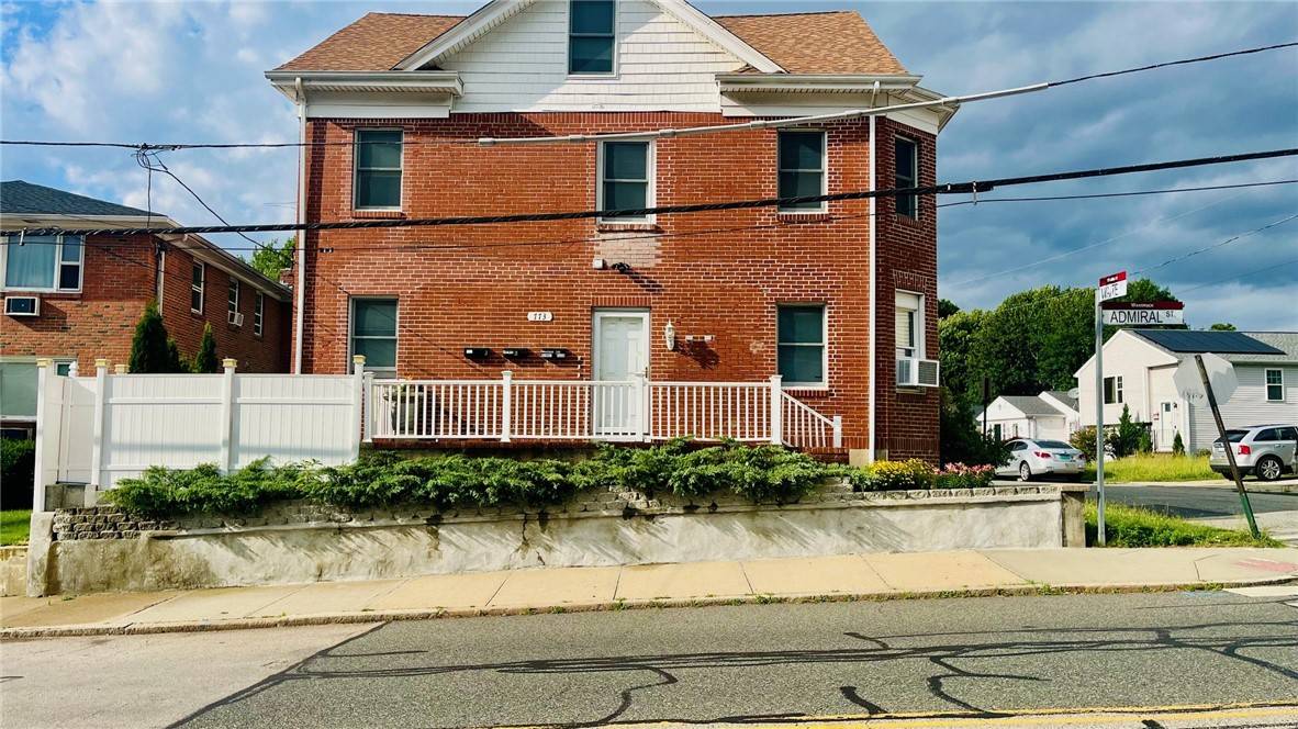 773 Admiral ST, Providence, RI 02908