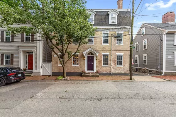 22 Arnold ST, Providence, RI 02906