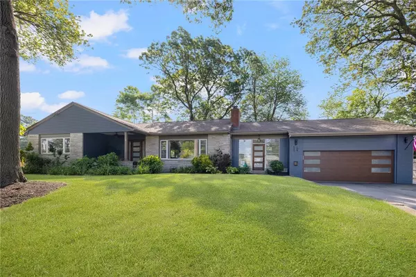 14 Twin Oak DR, Warwick, RI 02889