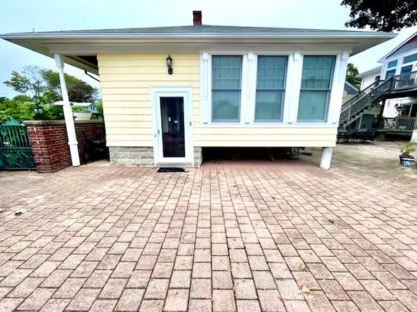 East Providence, RI 02915,12 Buckthorne AVE