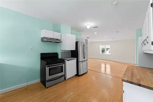 Providence, RI 02906,61 Doyle AVE