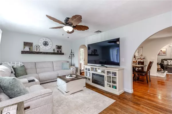 Johnston, RI 02919,30 Warren AVE