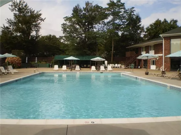 Warwick, RI 02886,103 Edaville CT #103