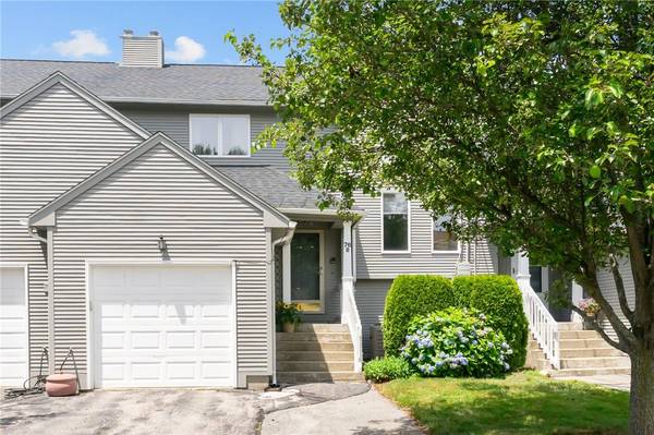 76 Valley Green CT #B, North Providence, RI 02904