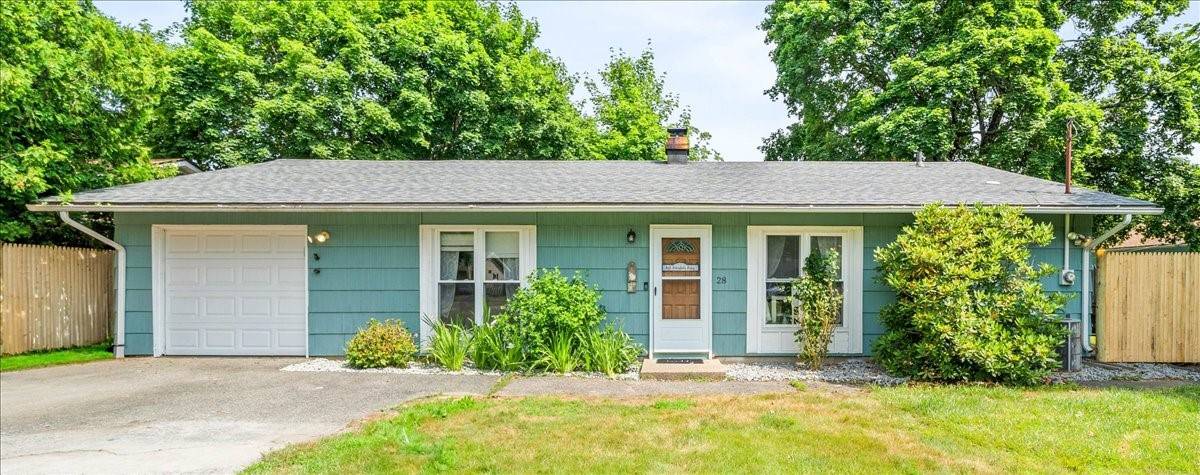 28 Paige DR, Coventry, RI 02816