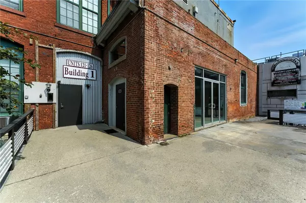 North Providence, RI 02904,1117 Douglas AVE #124