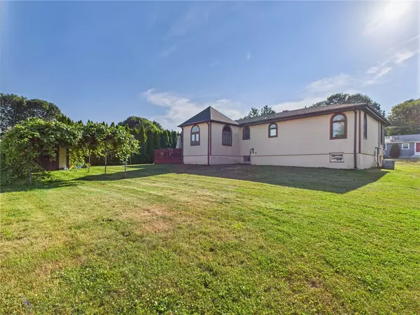 Tiverton, RI 02878,128 Arbor TER