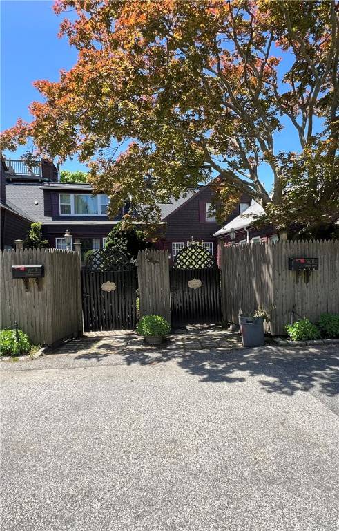 167 Coggeshall AVE #B, Newport, RI 02840