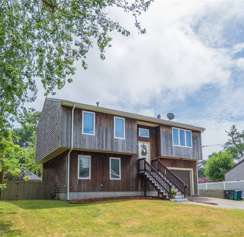 36 Wadsworth ST, Warwick, RI 02889