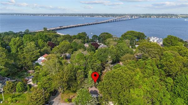 105 North RD, North Kingstown, RI 02874