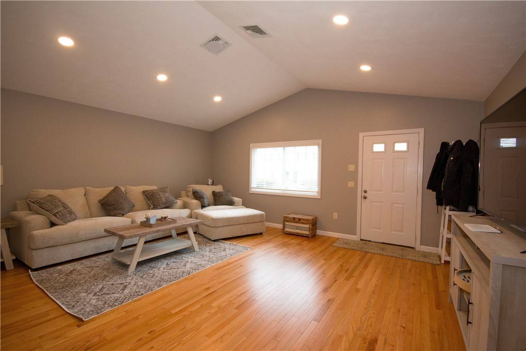 2 Magnum CT #29, Smithfield, RI 02828