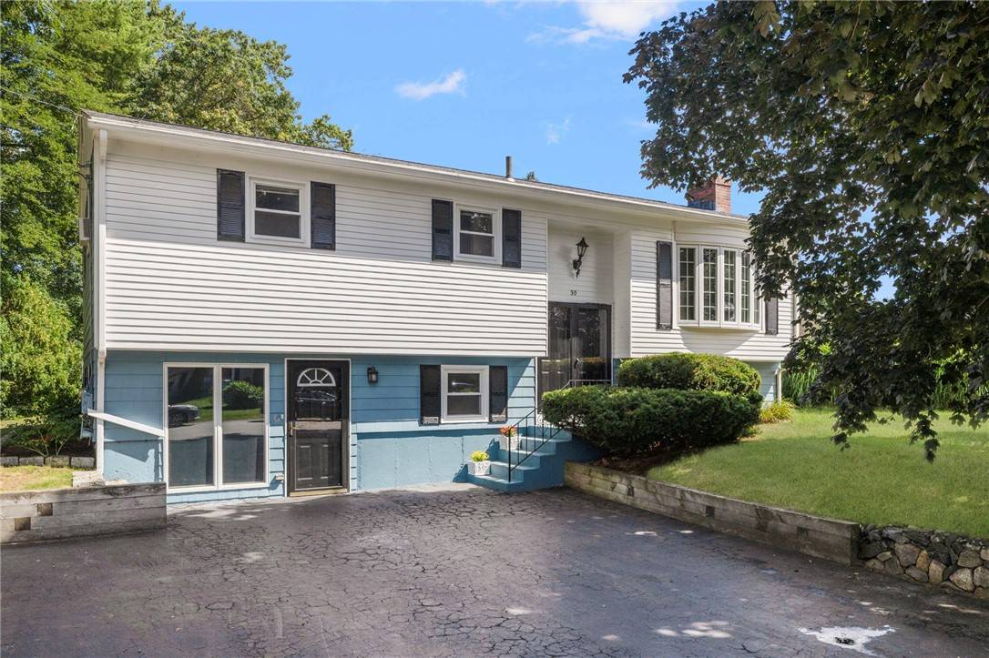 30 Birchwood LN, West Warwick, RI 02893