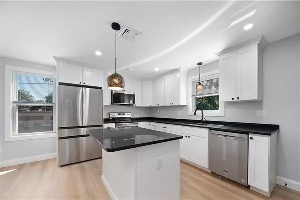 312 Veazie ST, Providence, RI 02904