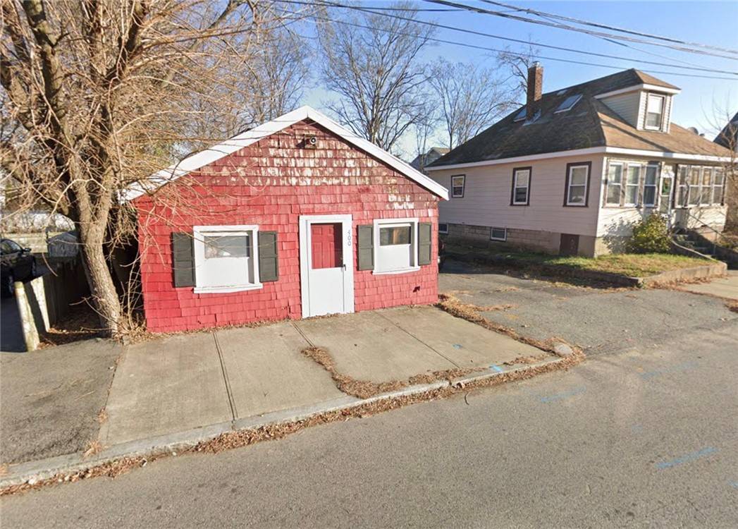 400 Juniper ST, East Providence, RI 02914