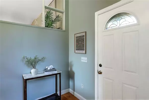 Barrington, RI 02806,21 Carpenter AVE