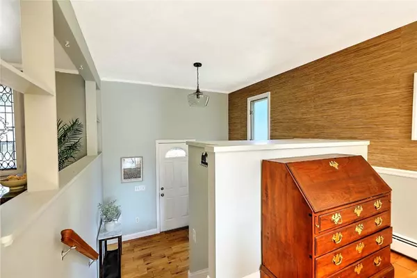 Barrington, RI 02806,21 Carpenter AVE