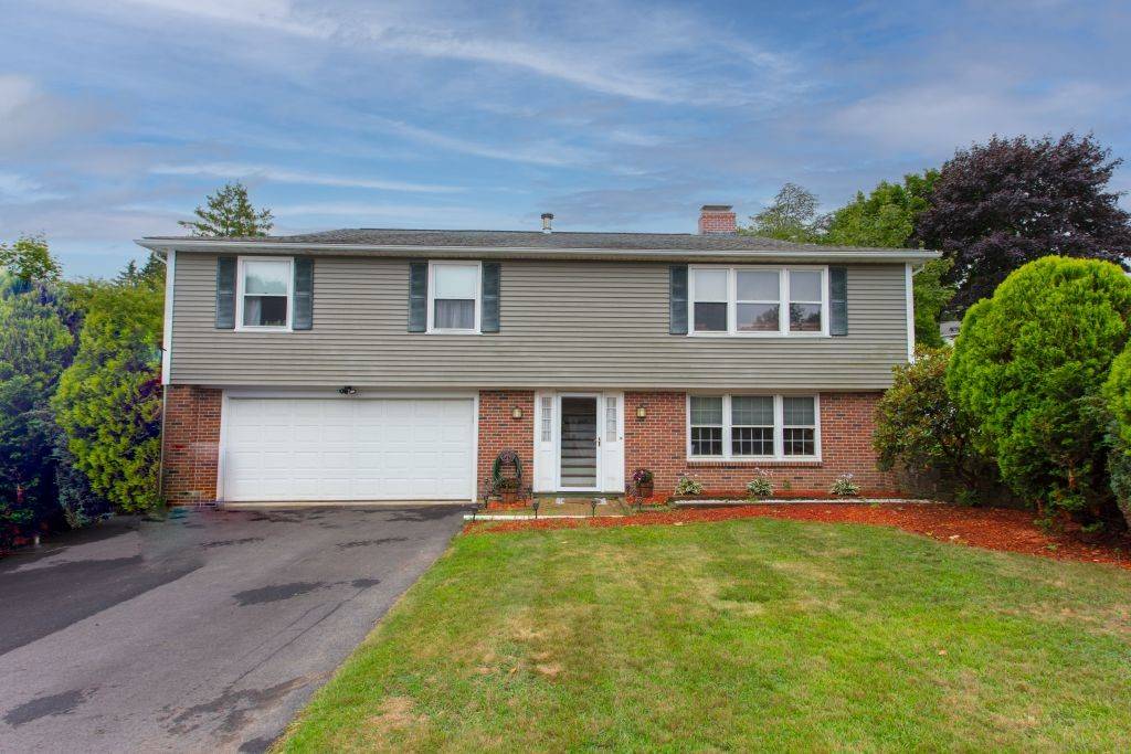 7 Greenbrier RD, West Warwick, RI 02893