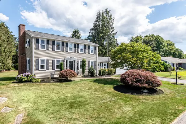 114 Tanglewood DR, West Warwick, RI 02893