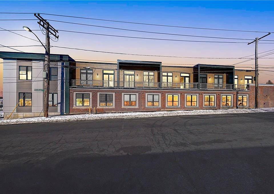 30 Veterans Memorial Pkwy #204, East Providence, RI 02914