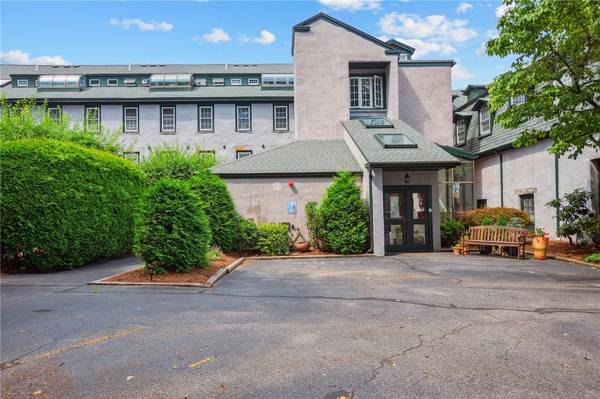 25 Water ST #101, East Greenwich, RI 02818