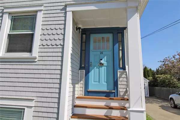 Newport, RI 02840,28 W Narragansett AVE