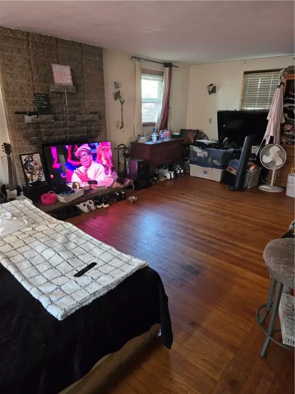 Central Falls, RI 02863,2 VALLEY ST