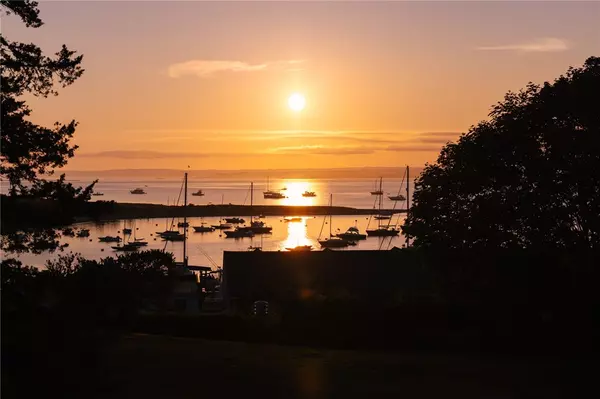 Westerly, RI 02891,6 Chapel PL