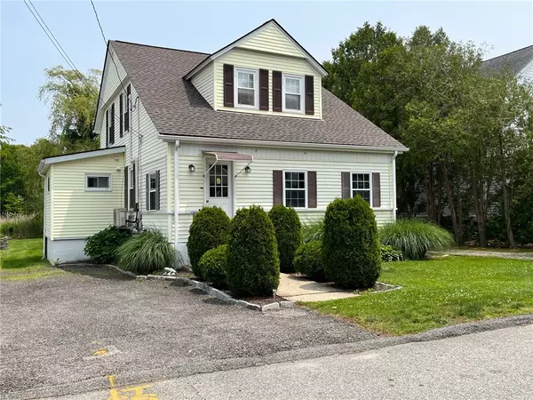 72 Sayles AVE, Warwick, RI 02889