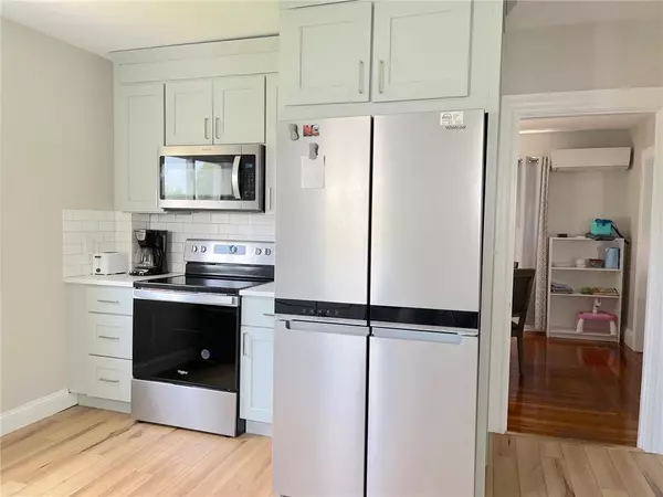 Warwick, RI 02889,72 Sayles AVE