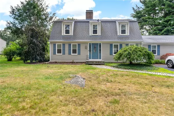 199 Love LN, Warwick, RI 02886
