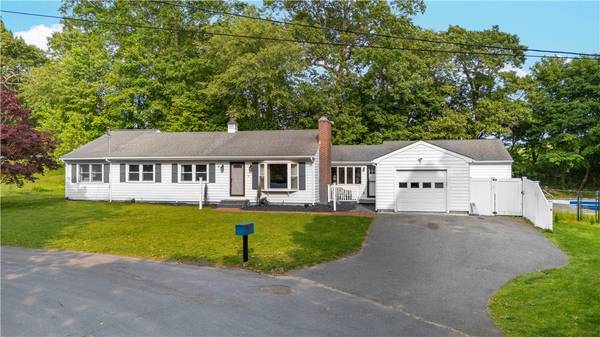 12 Valentine CIR, Barrington, RI 02806