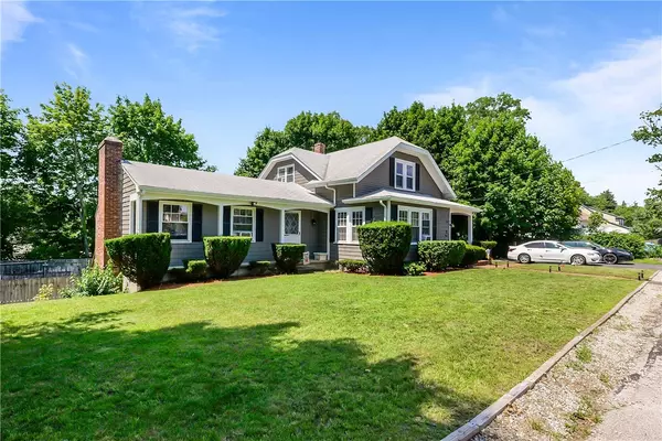 11 Crossland RD, West Warwick, RI 02893