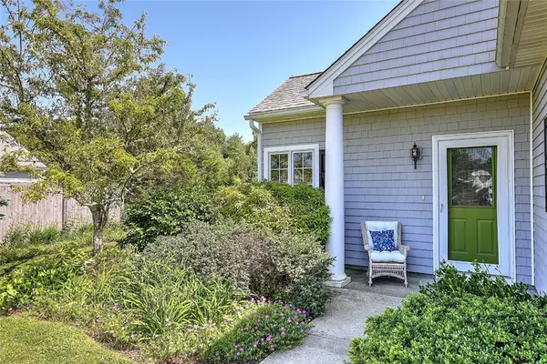 Westport, MA 02790,14 Village WAY
