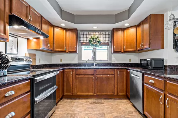 Bristol, RI 02809,33 Wapping DR