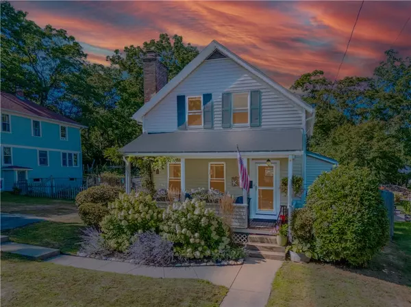 31 Winter ST, South Kingstown, RI 02879