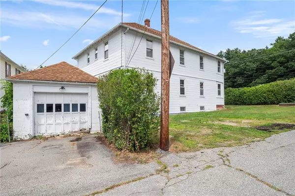 North Smithfield, RI 02896,612 Great RD