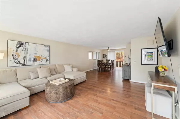 Johnston, RI 02919,47 Scenery LN