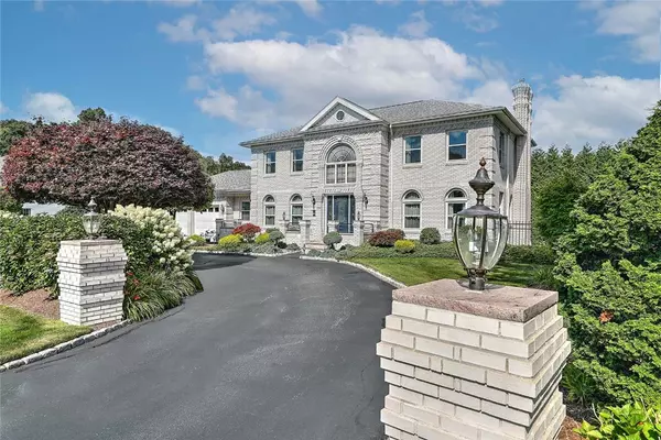 102 Cranberry TER, Cranston, RI 02921