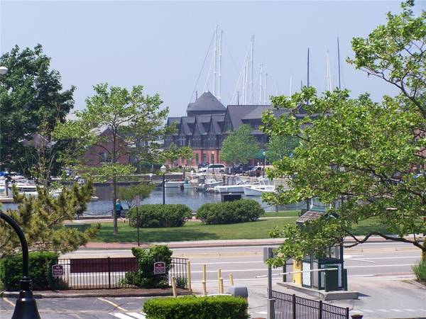 302 Swans Wharf ROW, Newport, RI 02840