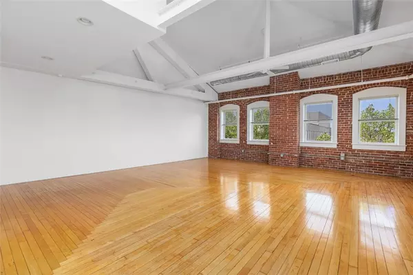 Providence, RI 02903,755 Westminster ST #404