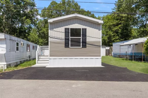 3 Foxtrot DR,  Charlestown,  RI 02814