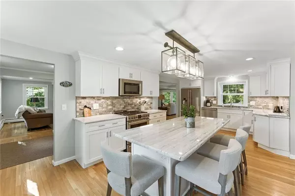 Warwick, RI 02886,121 Hedgerow DR